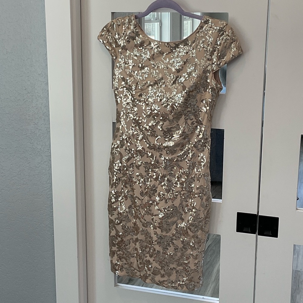 Calvin Klein Gold Sequin Formal Mini Dress Scop back excellent condition size 2 - Picture 3 of 12